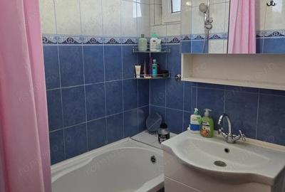 Apartament cu 3 camere decomandat în Spitalul Județean