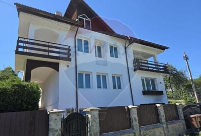 Casa / Vila cu 4 camere de vanzare - 1