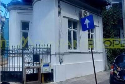 Casă cu 4 camere cu Canalizare în Victoriei - 8