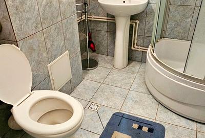 Apartament 3 camere, etaj 1, zona Centrala, ideal pentru locuit sau firma Apartament 3 camere, etaj 1, zona Centrala, ideal pentru locuit sau firma - 3