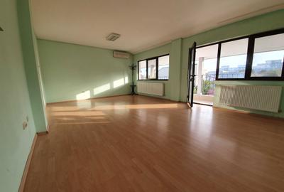Spațiu comercial, de 35 mp, în Central - 8