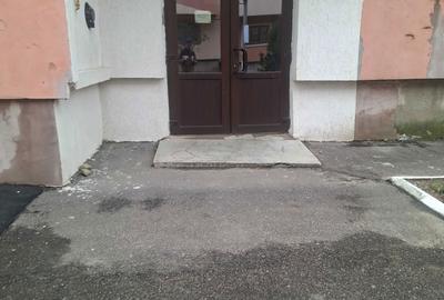 Apartament cu 3 camere decomandat în Sud - 1