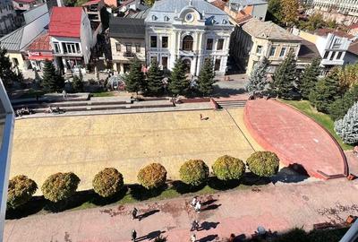 Apartament cu 4 camere decomandat în Central - 1