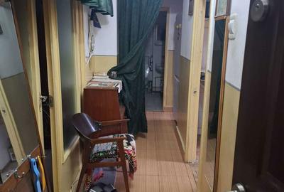 Apartament cu 4 camere decomandat în Craiovița Nouă