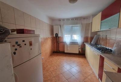 Apartament cu trei camere zona centrala - 4