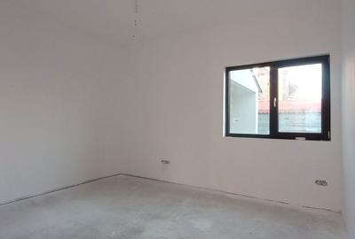 Casă cu 4 camere cu Teren 1280 Mp în Zimandu Nou - 2