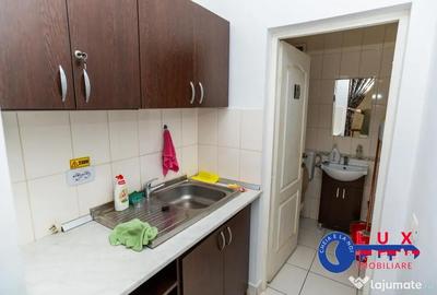 Spațiu comercial, de 75 mp, în Central - 15