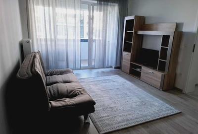 Apartament cu 2 camere decomandat în Tractorul