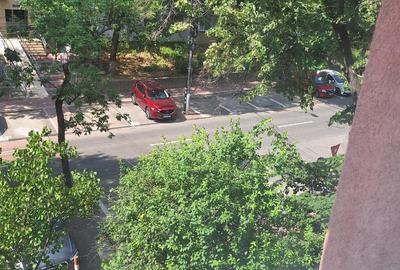 Apartament 3 Camere Decomandat -  Titan -  Str. Prevederii