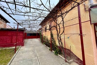 Casă individuală cu 4 camere cu Canalizare în Exterior Est