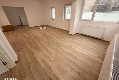 Casă cu 8 camere cu Teren 495 Mp în Glina - 4