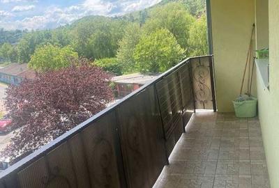 Apartament cu 3 camere decomandat în Central - 1