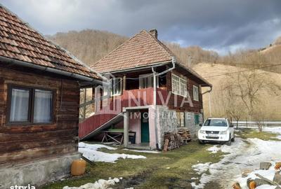 Casă cu 5 camere cu Teren 1035 Mp în Întregalde - 1