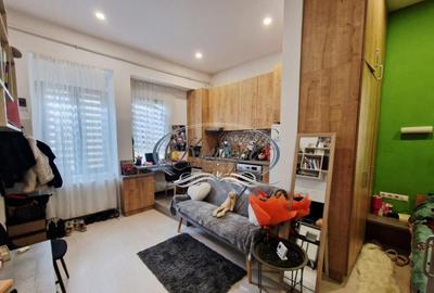 Investitie ideala: casa cu 2 unitati locative si curte, str. - 4