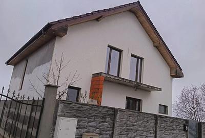Casă cu Teren 620 Mp în Macea - 1