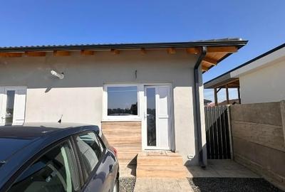Casă cu 2 camere cu Teren 10 Mp în Moșnița Nouă