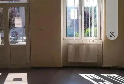 Spațiu comercial, de 60 mp, în Nord - 9