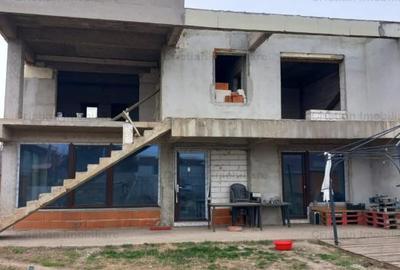 Casă cu 4 camere cu Teren 1008 Mp în Vărsătura - 1