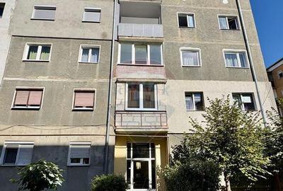 Apartament cu 3 camere decomandat, mobilat - 1