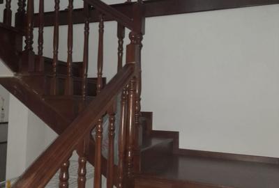 Casă cu 5 camere cu Teren 2000 Mp în Central - 11