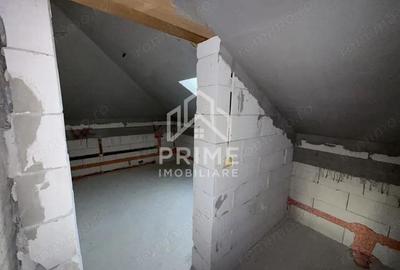 Casă cu 5 camere cu Teren 1800 Mp în Stremț - 4
