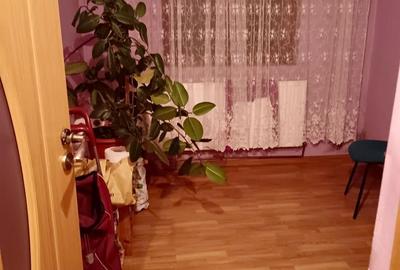 Apartament cu 3 camere semidecomandat în Central - 3