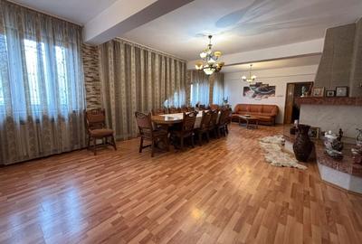Spațiu comercial, de 730 mp, în Central - 9
