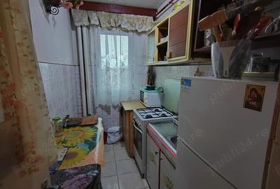 Vand apartament cu doua camere aproape de zona centrala - 1