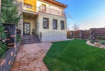 Casă cu 4 camere cu Teren 200 Mp în Central