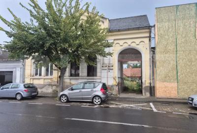 Casă cu 7 camere cu Teren 1021 Mp în Central - 3