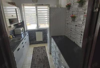 Apartament cu 3 camere semidecomandat în Ultracentral