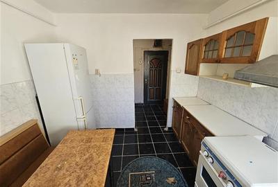 Apartament cu 2 camere semidecomandat, mobilat în Micro I - 7