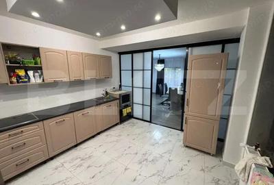 Casă cu 5 camere cu Teren 480 Mp în Central