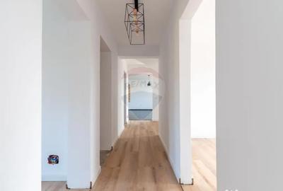 Casă cu 4 camere cu Teren 738 Mp în Jucu - 1