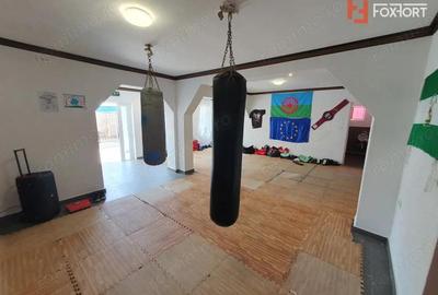 COMISION 0% Spatiu comercial cu 4 incaperi de vanzare in Denta, zona Central - 13