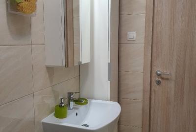 Apartament cu 3 camere decomandat în 9 Mai - 2
