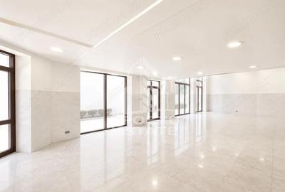 Spațiu comercial, de 466 mp, în Neptun