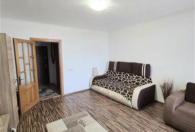 Garsonieră decomandată în Poarta 6 - 8