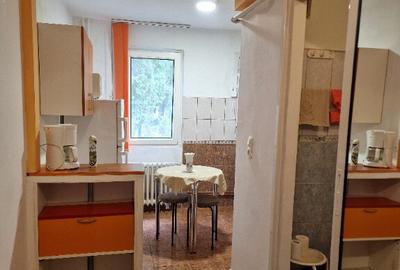 Proprietar, inchiriez apartament cu o camera