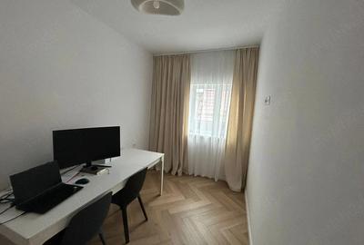 Apartament cu 3 camere semidecomandat în Central - 3