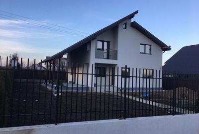 Casă cu 4 camere în Mărgineni - 1