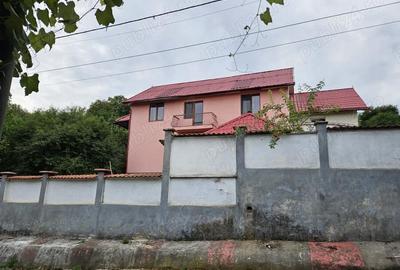 Casă cu 6 camere în Groși - 2