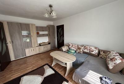 Apartament cu 3 camere semidecomandat în Exterior Vest