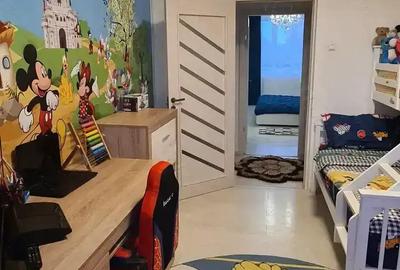 Apartament cu 3 camere semidecomandat în Central