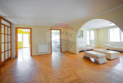 Casa cu 6 camere si 1000mp teren de vanzare in Sanmartin Casa cu 6 camere si 1000mp teren de vanzare in Sanmartin - 2
