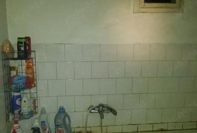 Casă cu 3 camere cu Teren 1960 Mp în Central