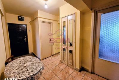 Apartament cu 3 camere decomandat în Micro 1 - 7