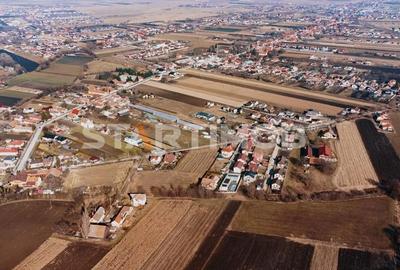 Teren de 743 mp, în Stupini