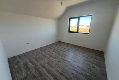 Vila individuala -4 camere -3 bai -425mp teren- str asfaltata-incalzire pardosea - 4