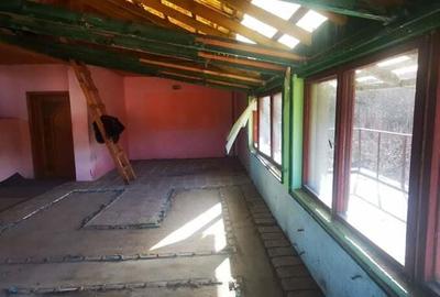 100 EURO mp apartament 100mp cu mansarda 50mp terase 40 mp curte 300mp negociabil - 10